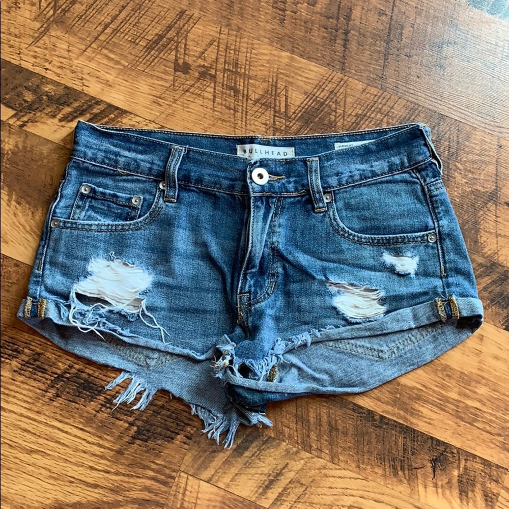Bullhead Denim Co • Distressed Medium Wash Short